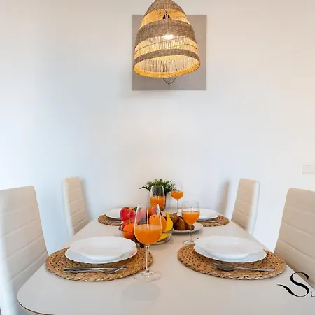 Beachside Retreat With Private Terrace Apartamento