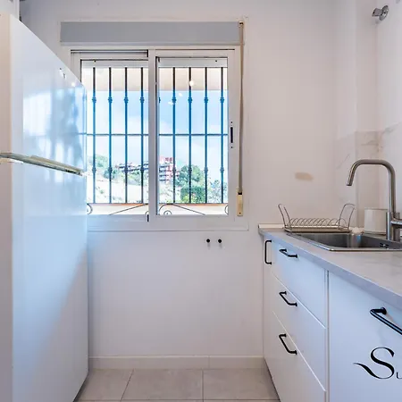 Beachside Retreat With Private Terrace Apartamento Benalmádena